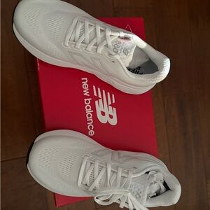 New Balance Fresh Foam X 880v15 in White; Sz 11 Wide
